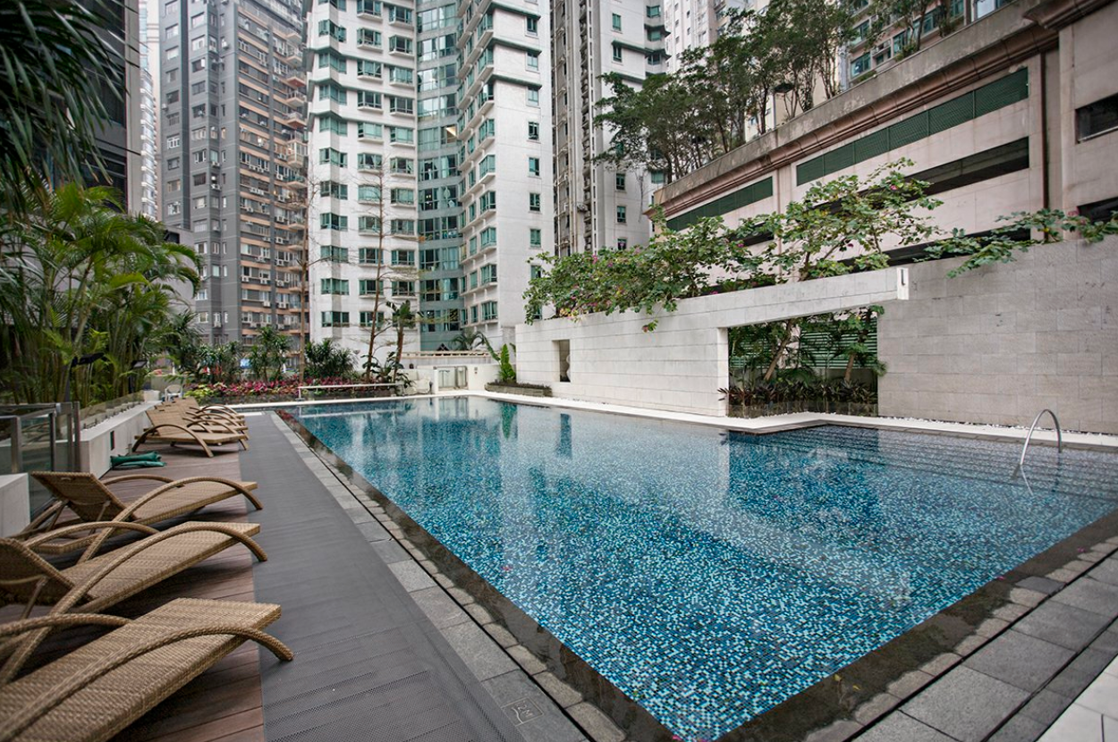 azura-swimming-pool-2A-seymour-road-building-image-mid-levels-west-district-hong-kong-properties-for-rent-for-sale-jade-land-properties-real-estate-agent-central