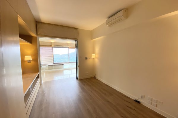 Carolina Garden 20 Coombe Road The Peak 嘉樂園 山頂 甘道20號Hong Kong Renovated Apartment For Rent Jade Land Properties Hong Kong Real Estate Agent 香港 靚裝修 出租 翡翠島物業 房子 屋子